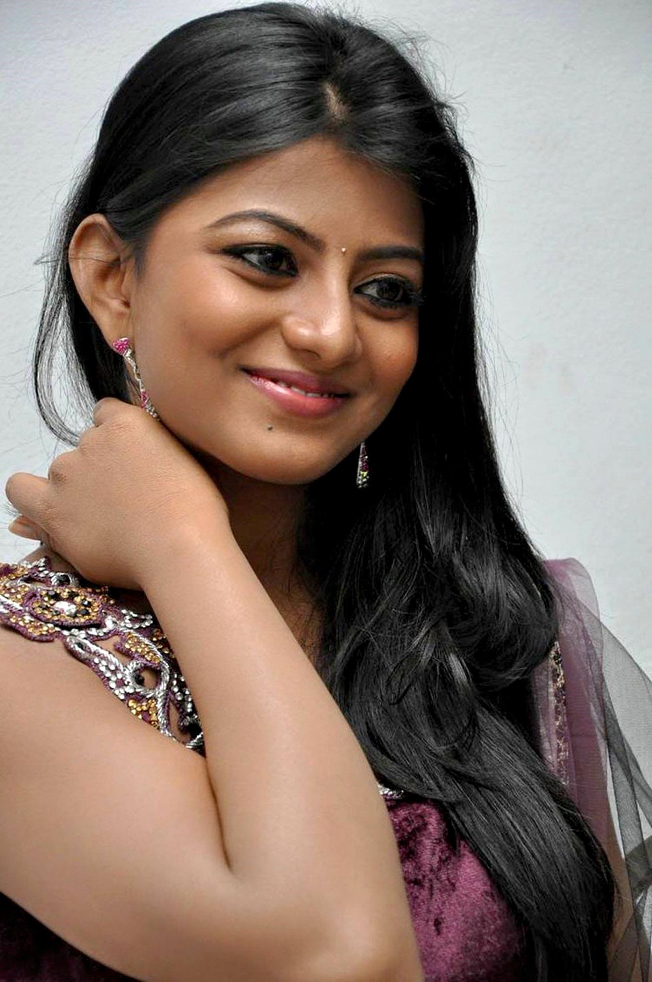 Cute And Lovely Images Of Tamil Film Actress Ineya - Cinejolly